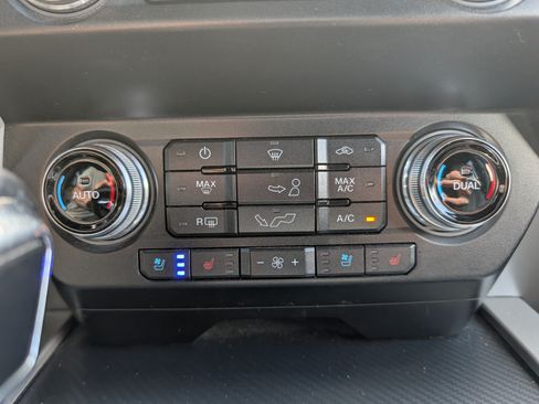 Used 2019 Ford F150 Lariat w/ Equipment Group 502A Luxury AWD/4WD image 26