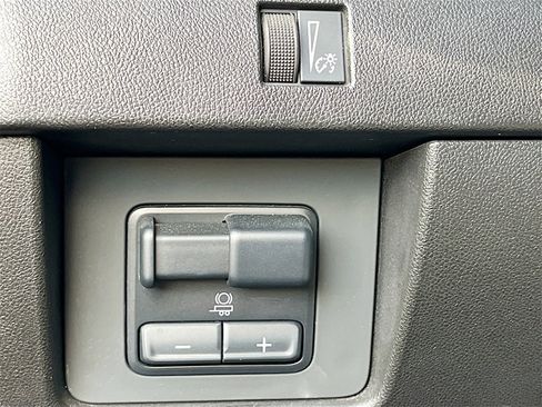 Used 2024 Chevrolet Colorado Trail Boss w/ Technology Package image 10