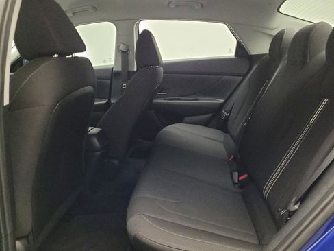 Used 2022 Hyundai Elantra SEL w/ Preferred Accessory Package FWD image 18