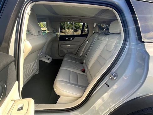 Used 2024 Volvo V60 B5 Cross Country Plus image 29