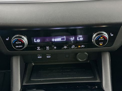 Used 2025 Mitsubishi Outlander SE FWD image 24