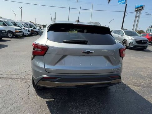 Used 2025 Chevrolet Trax ACTIV w/ Sunroof Package FWD image 7