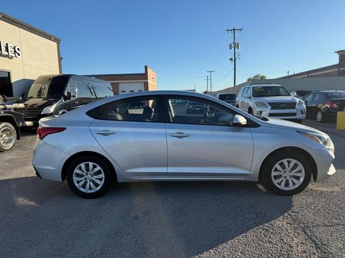 Used 2019 Hyundai Accent SE FWD image 5