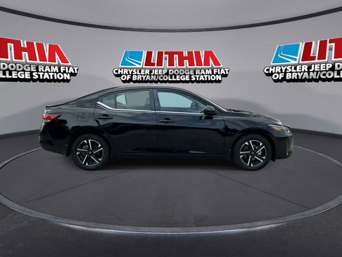 Used 2025 Nissan Sentra SV FWD image 9