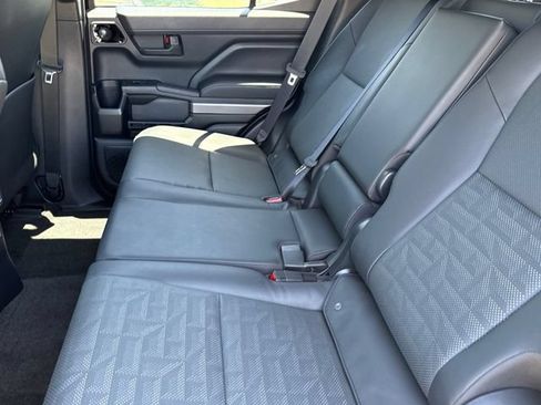 Used 2025 Toyota 4Runner TRD Off-Road Premium AWD/4WD image 29