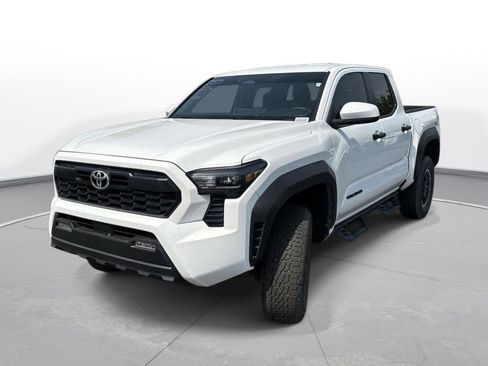 Used 2025 Toyota Tacoma TRD Off-Road image 2