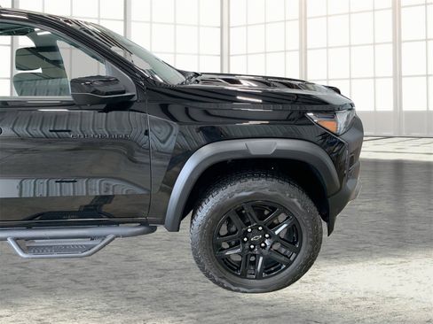 Used 2023 Chevrolet Colorado Trail Boss w/ Technology Package image 21