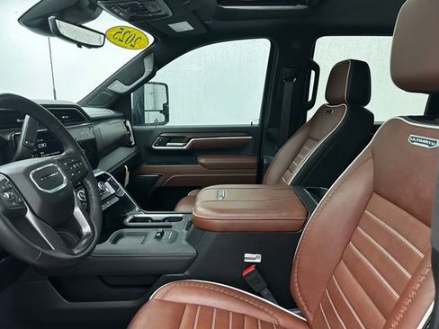 Used 2025 GMC Sierra 2500 Denali Ultimate image 32