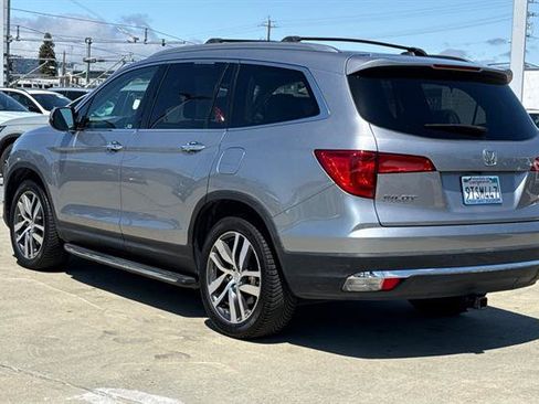 Used 2017 Honda Pilot Touring image 5