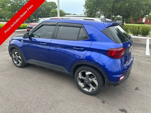 Used 2023 Hyundai Venue Limited FWD image 3