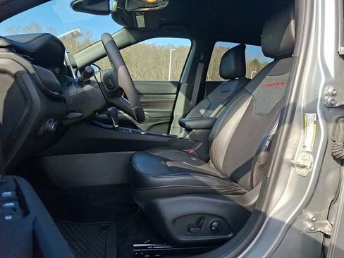 Used 2024 Jeep Compass Trailhawk w/ Trailhawk Convenience Group image 13