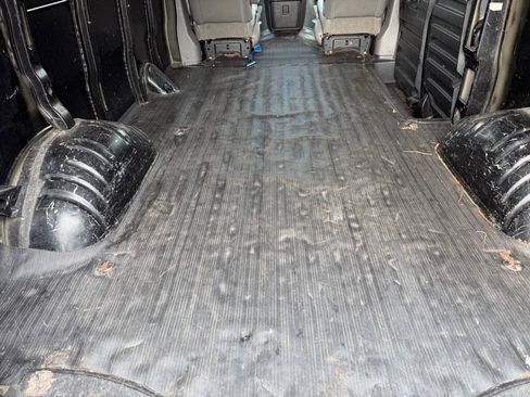 Used 2017 Chevrolet Express 2500 RWD image 26