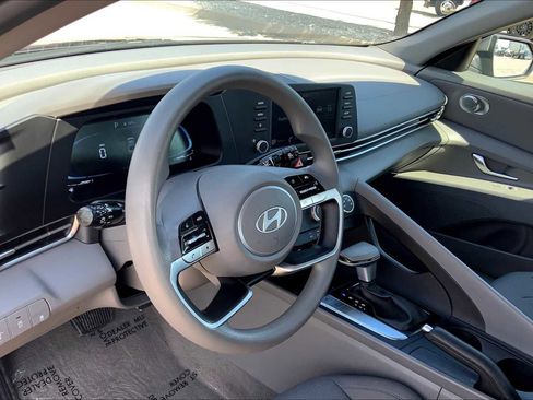Used 2024 Hyundai Elantra SE image 15