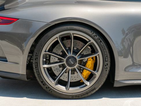 Used 2018 Porsche 911 GT3 RWD image 34