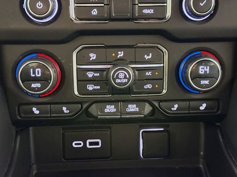 Used 2023 Chevrolet Suburban Z71 w/ Z71 Off-Road Package AWD/4WD image 18