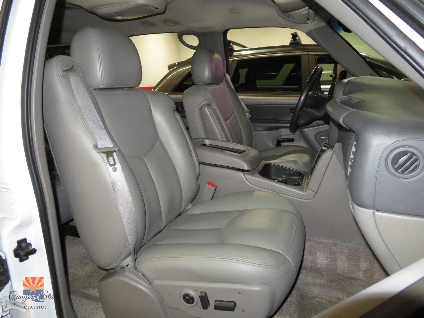 Used 2003 GMC Yukon XL SLT w/ 1SD Preferred Equipment Group AWD/4WD image 6