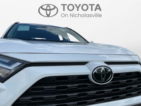 Used 2023 Toyota RAV4 XLE AWD/4WD image 9