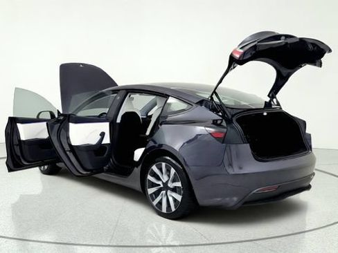 Used 2025 Tesla Model 3 Long Range RWD image 16