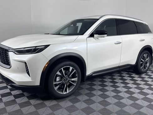 Certified 2025 INFINITI QX60 Luxe image 3