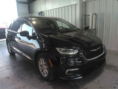 Used 2024 Chrysler Pacifica Touring-L