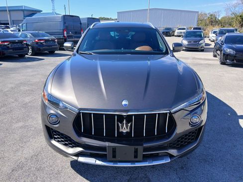 Used 2017 Maserati Levante Sport Utility 4D image 3