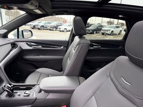 Used 2025 Cadillac XT5 Premium Luxury image 15