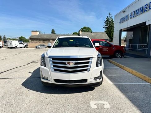 Used 2019 Cadillac Escalade Premium Luxury AWD/4WD image 3