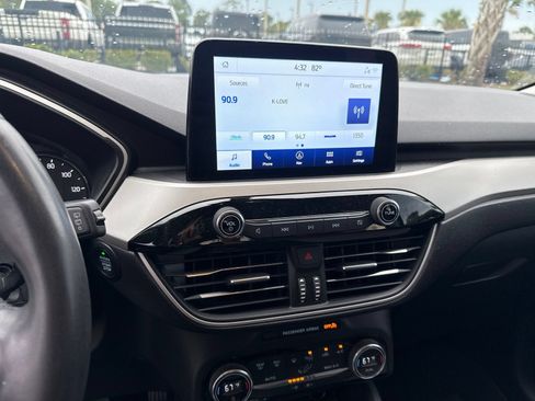 Used 2021 Ford Escape SE w/ SE Sport Appearance Package FWD image 5