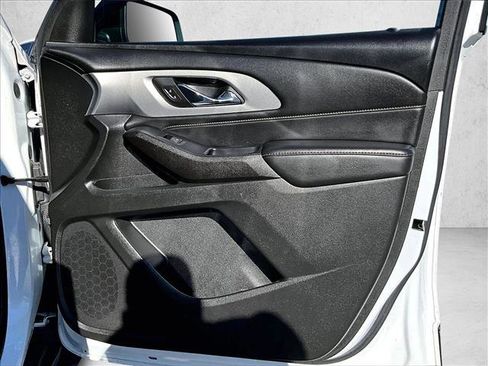 Used 2021 Chevrolet Traverse LS image 18