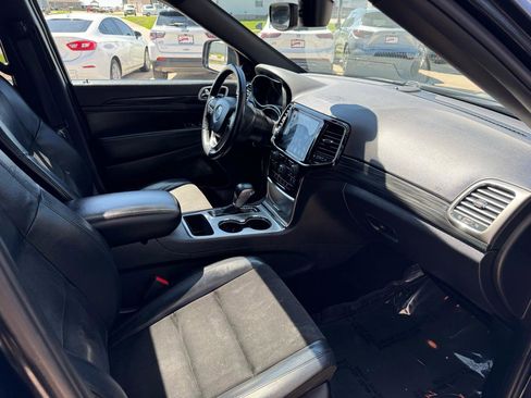 Used 2019 Jeep Grand Cherokee Altitude image 10