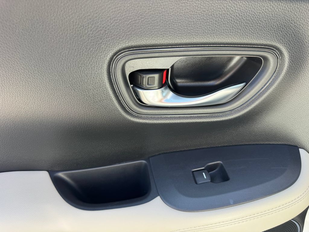 Used 2023 Honda HR-V LX image 18