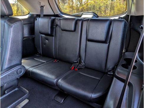 Used 2019 Toyota Highlander XLE AWD/4WD image 14
