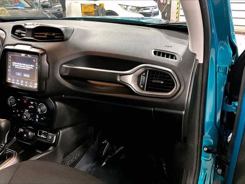 Used 2022 Jeep Renegade Latitude w/ Convenience Group image 18