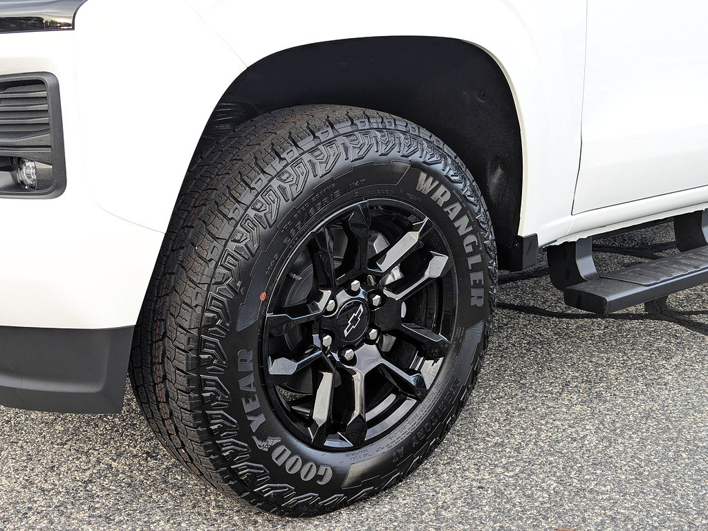 New 2026 Chevrolet Colorado Z71 w/ Midnight Edition AWD/4WD image 13