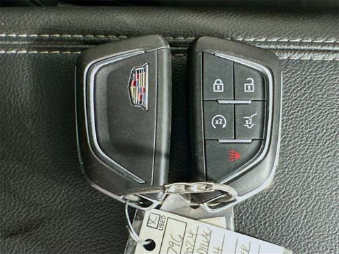 Used 2024 Cadillac XT4 Premium Luxury image 34