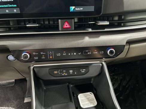 New 2026 Kia Carnival EX FWD image 22