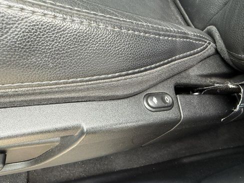 Used 2015 Land Rover LR2 image 20