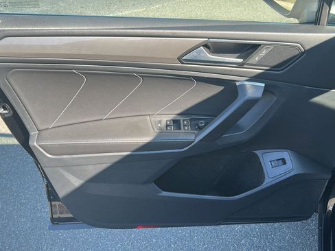 Certified 2024 Volkswagen Tiguan SE w/ Panoramic Sunroof Package image 12