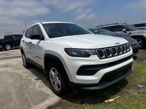 Used 2023 Jeep Compass Sport AWD/4WD image 3