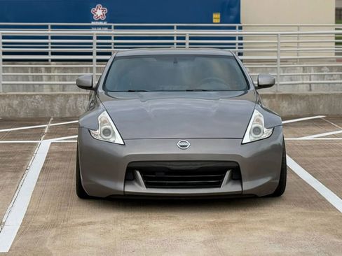 Used 2009 Nissan 370Z Touring RWD image 2