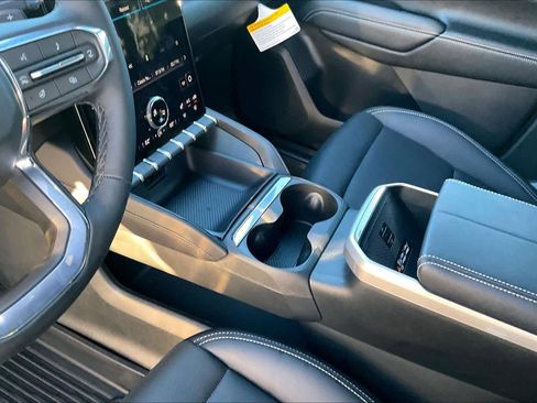 Used 2026 GMC Terrain Elevation w/ Elevation Premium Package image 30