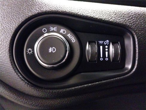 Certified 2017 Jeep Renegade Trailhawk w/ Premium Trailhawk Package image 19