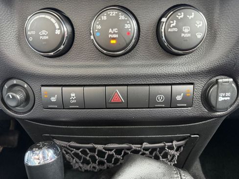 Used 2017 Jeep Wrangler Unlimited Rubicon AWD/4WD image 22