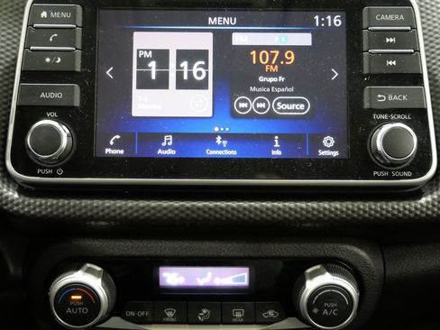 Used 2018 Nissan Kicks SV image 18