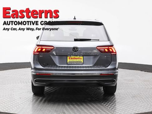 Used 2022 Volkswagen Tiguan SE w/ Panoramic Sunroof Package image 6