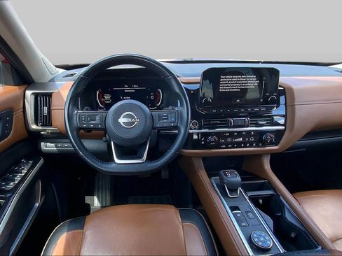 Used 2023 Nissan Pathfinder Platinum w/ Cargo Package AWD/4WD image 6