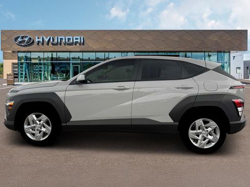 New 2026 Hyundai Kona SE image 3