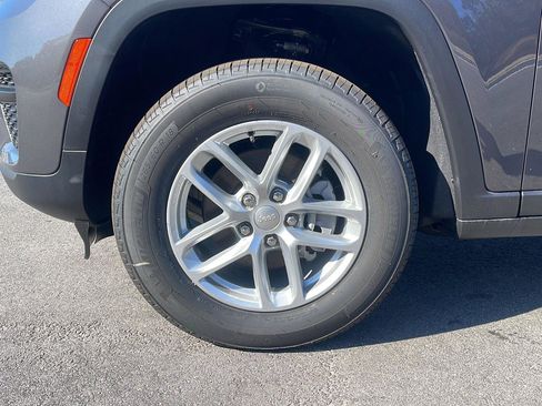 New 2025 Jeep Grand Cherokee Laredo X image 9