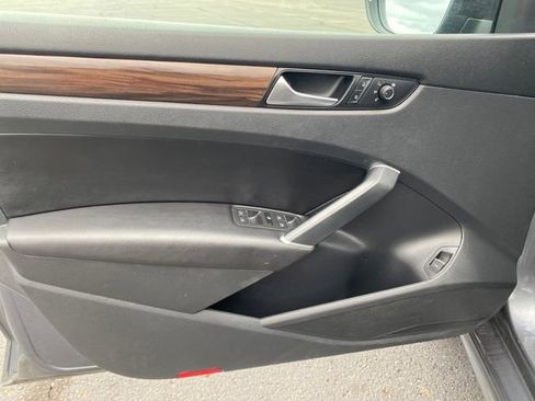 Used 2022 Volkswagen Passat 2.0T image 15