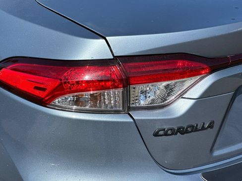 Used 2021 Toyota Corolla LE w/ Carpet Mat Package (TMS) FWD image 25
